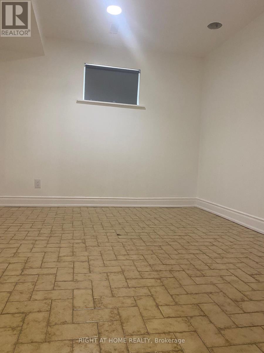 3972 Brandon Gate, Mississauga, Ontario L4T 3N4 - Photo 21 - W12543344