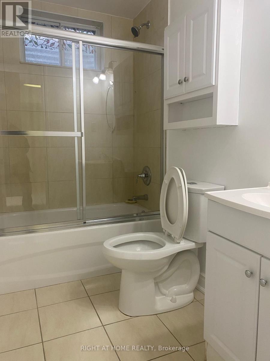 3972 Brandon Gate, Mississauga, Ontario L4T 3N4 - Photo 24 - W12543344