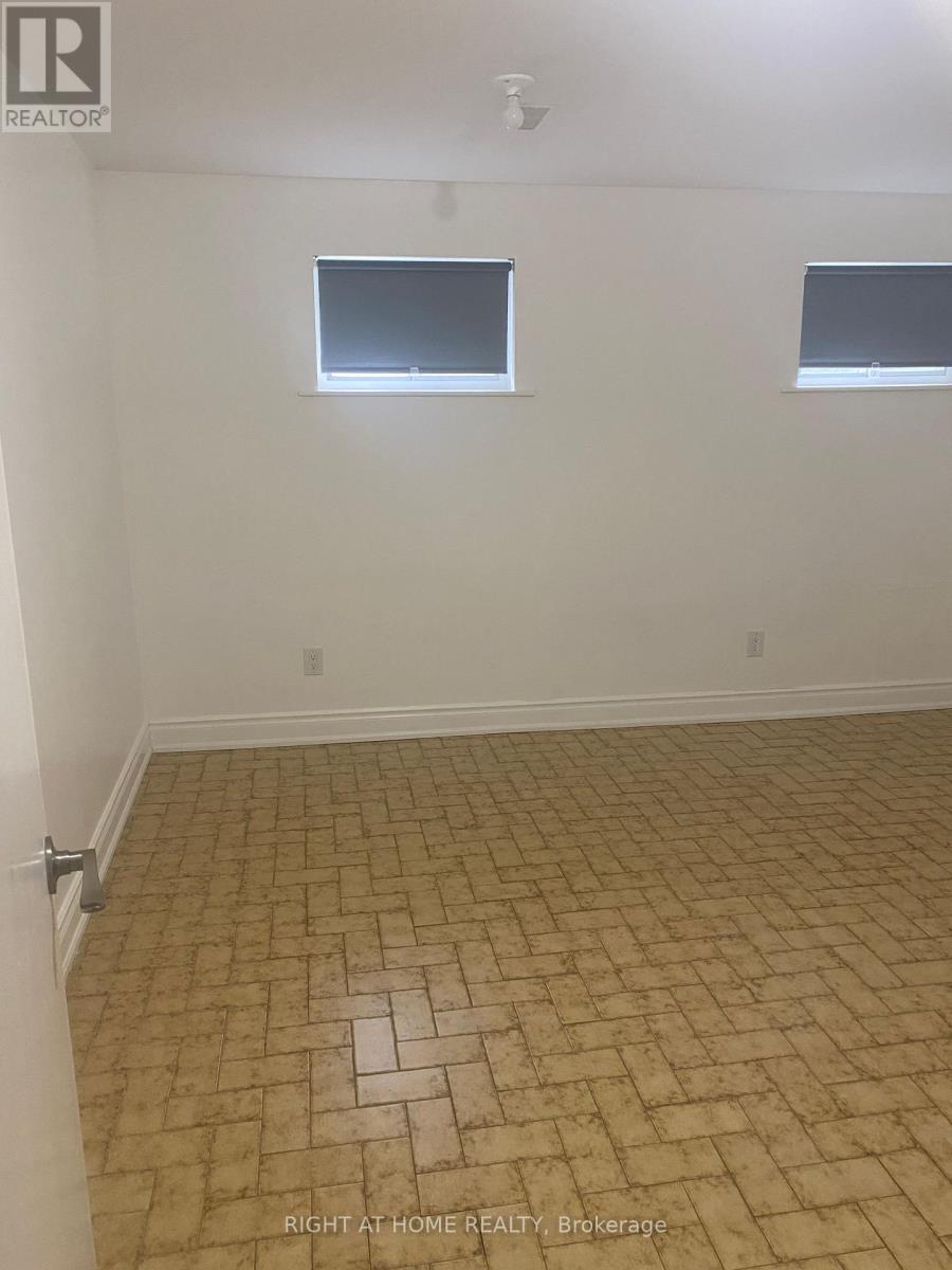 3972 Brandon Gate, Mississauga, Ontario L4T 3N4 - Photo 19 - W12543344