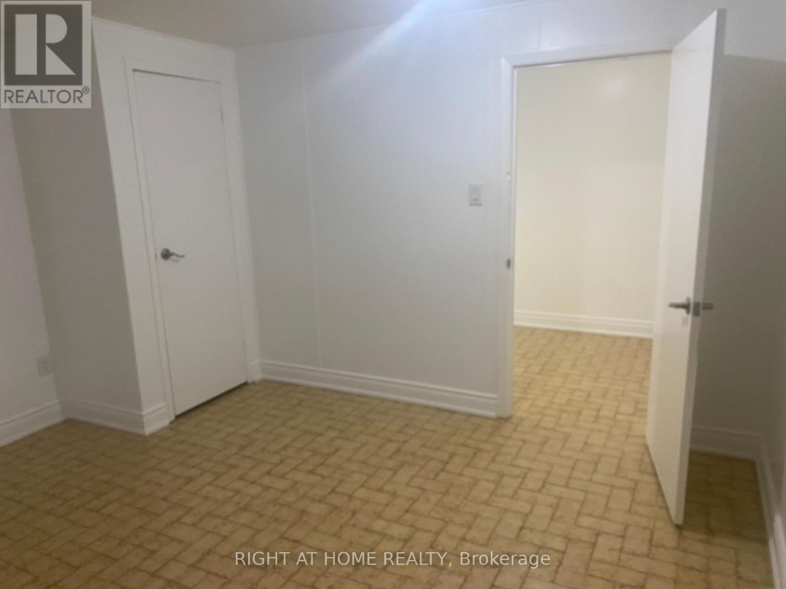 3972 Brandon Gate, Mississauga, Ontario L4T 3N4 - Photo 20 - W12543344
