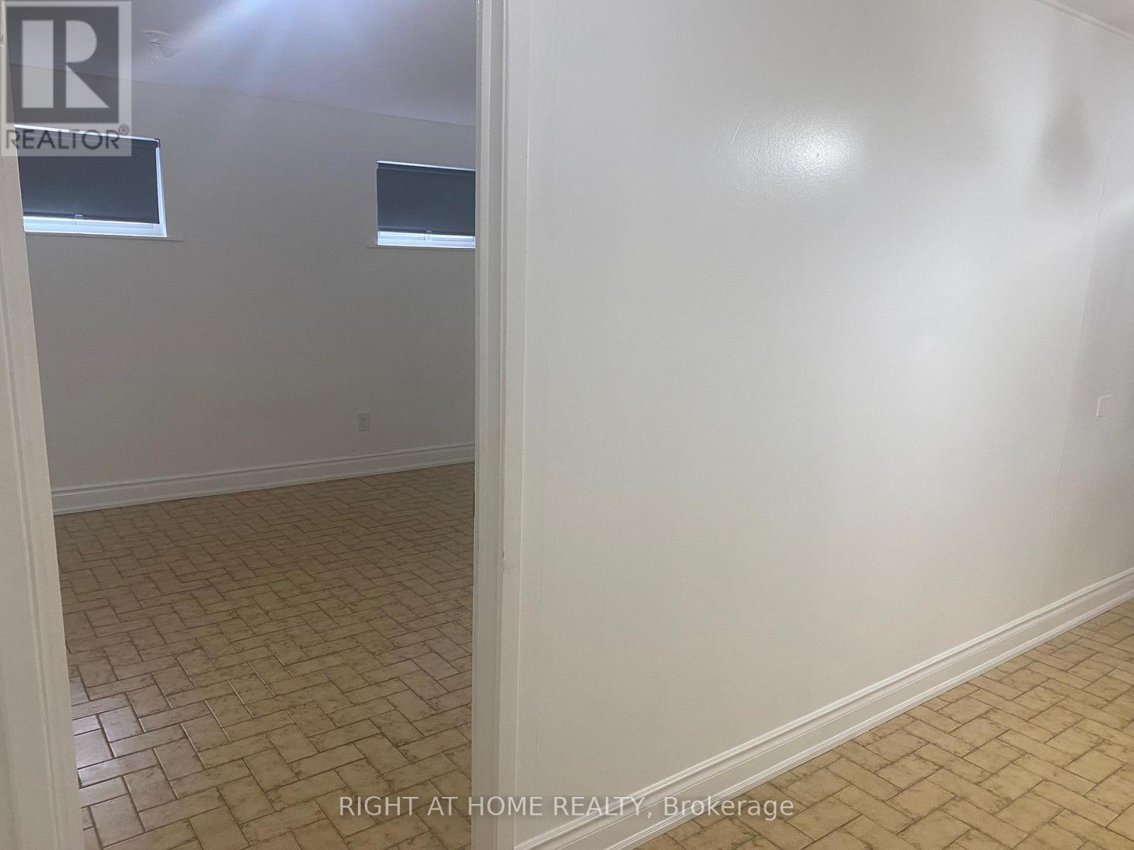 3972 Brandon Gate, Mississauga, Ontario L4T 3N4 - Photo 23 - W12543344