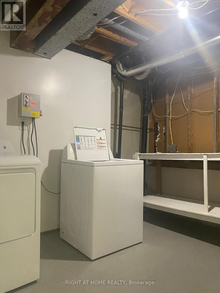 3972 Brandon Gate, Mississauga, Ontario L4T 3N4 - Photo 25 - W12543344