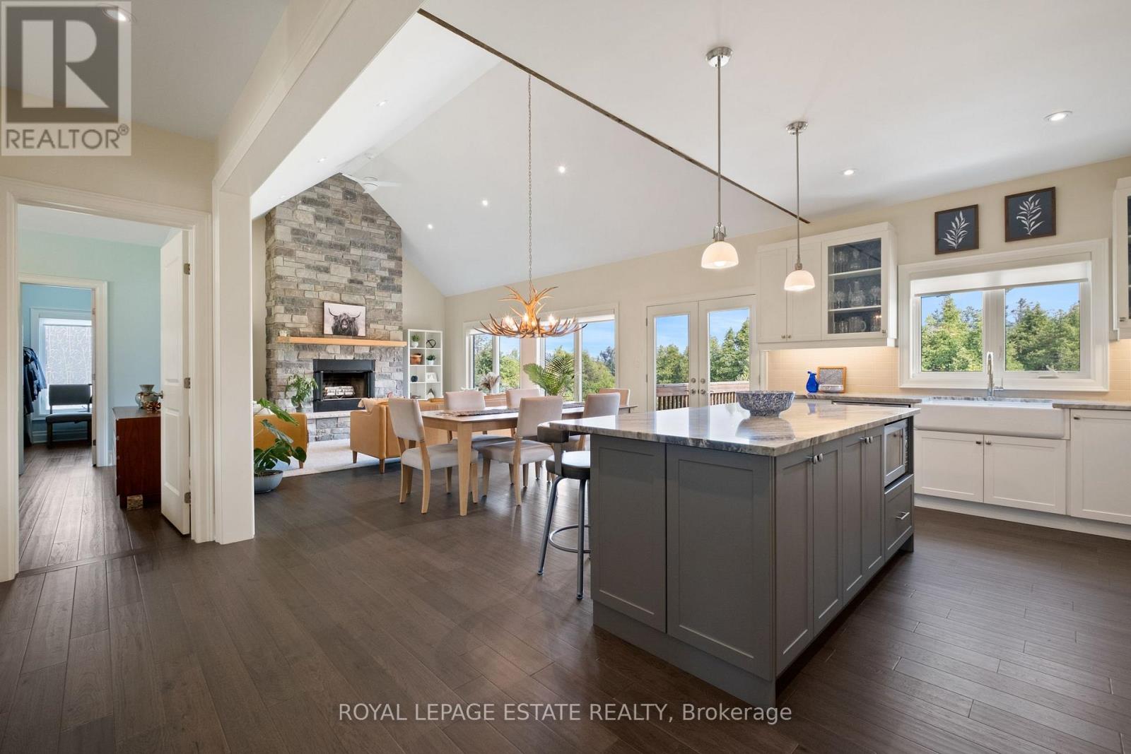 3 Georgian Grande Drive, Oro-Medonte, Ontario L0K 1E0 - Photo 10 - S12339126