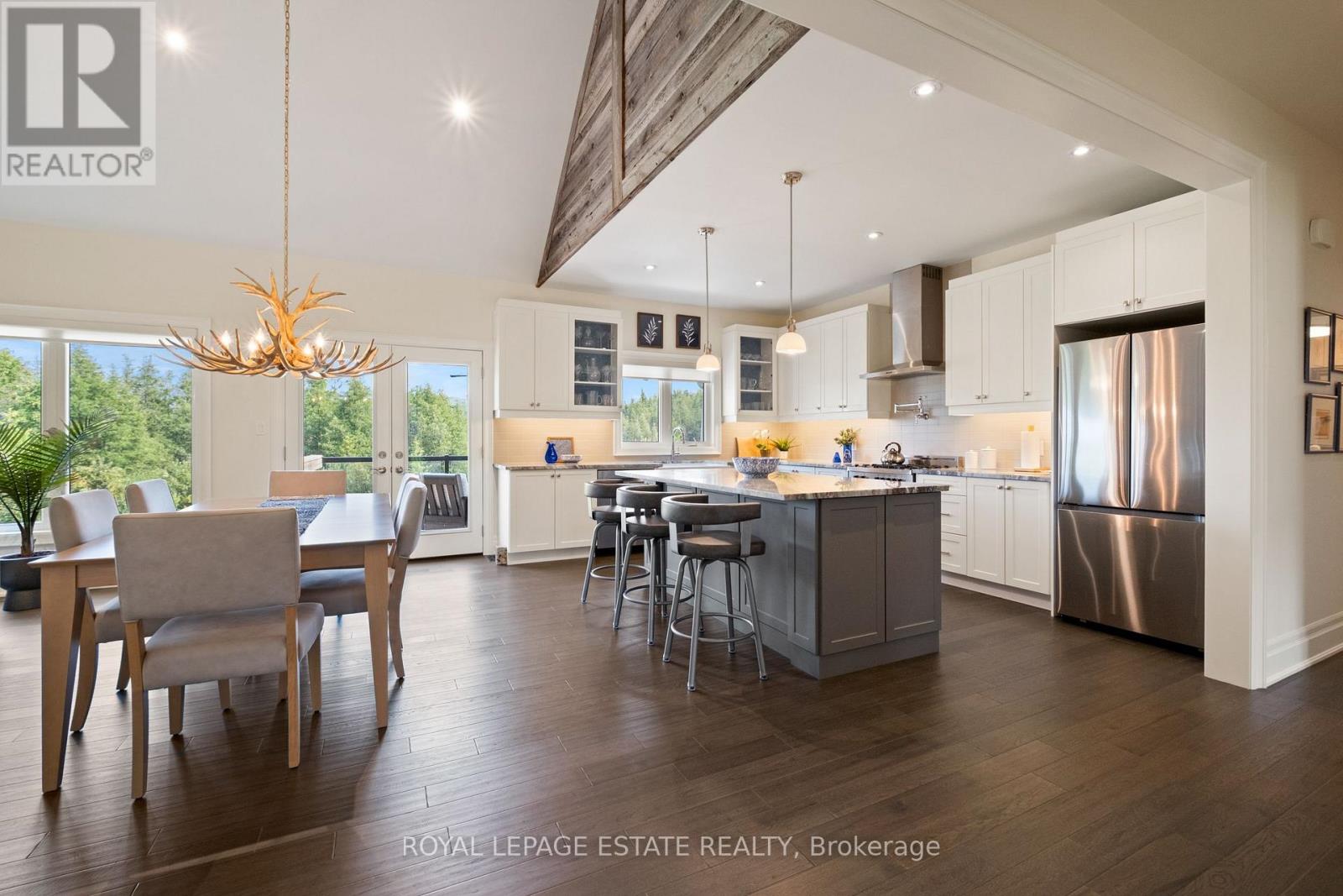 3 Georgian Grande Drive, Oro-Medonte, Ontario L0K 1E0 - Photo 3 - S12339126