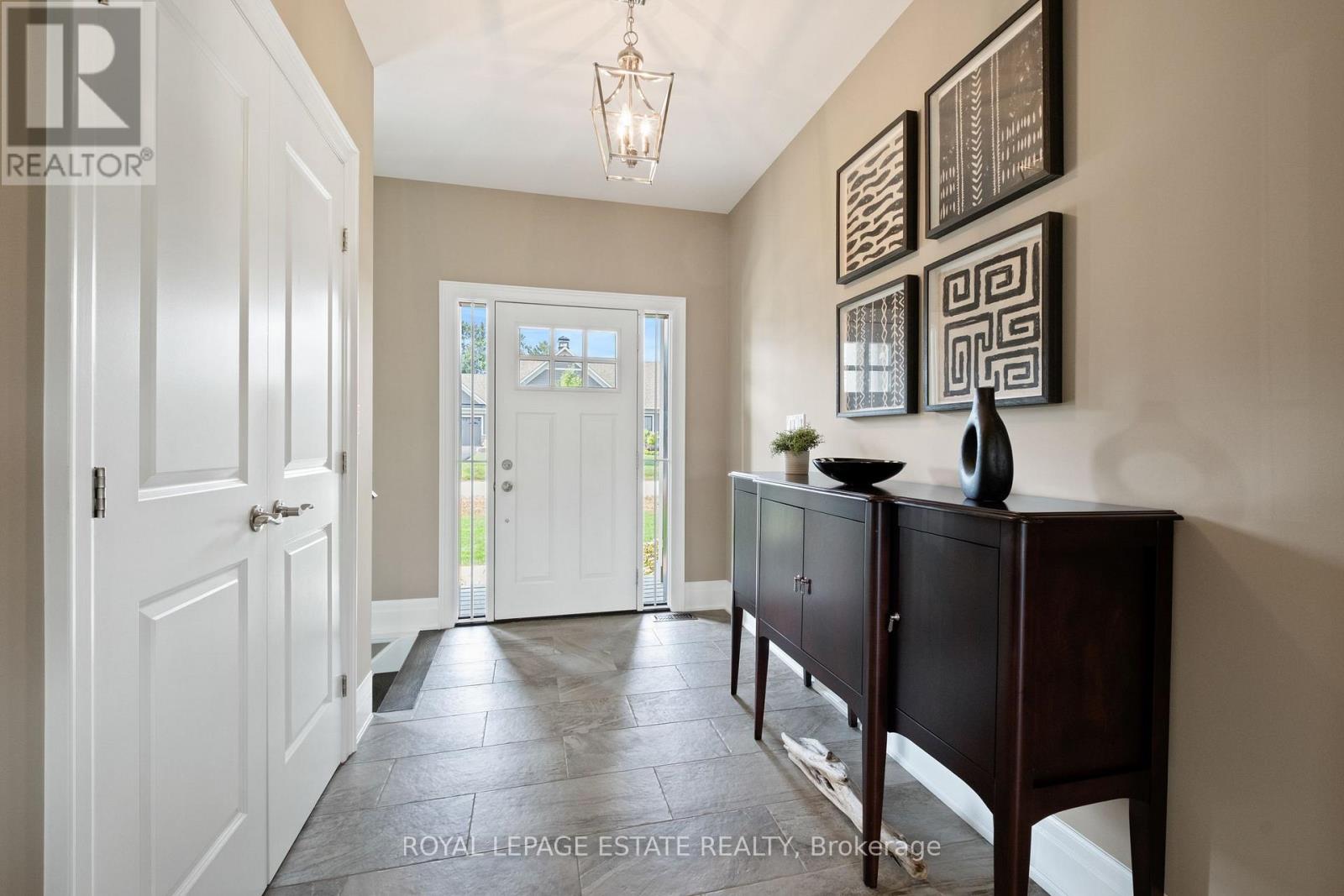 3 Georgian Grande Drive, Oro-Medonte, Ontario L0K 1E0 - Photo 2 - S12339126