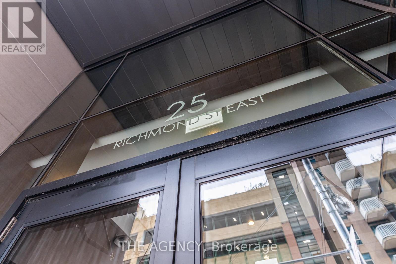 2401 - 25 Richmond Street E, Toronto, Ontario  M5C 0A6 - Photo 2 - C12548340