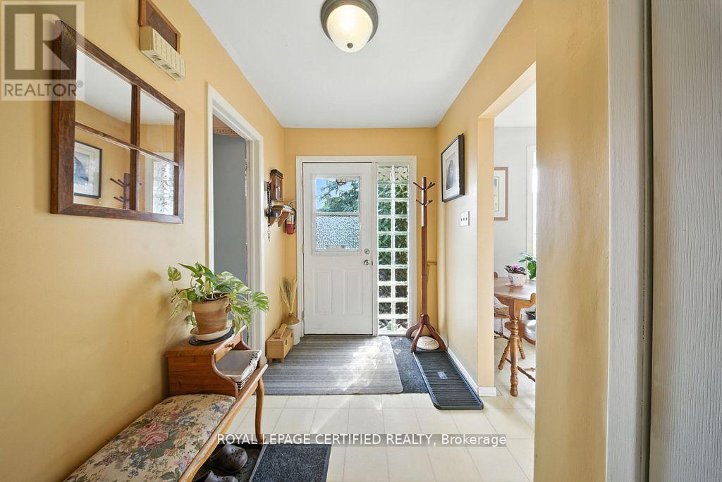 386 Handley Crescent, Newmarket, Ontario  L3Y 4T4 - Photo 3 - N12548344