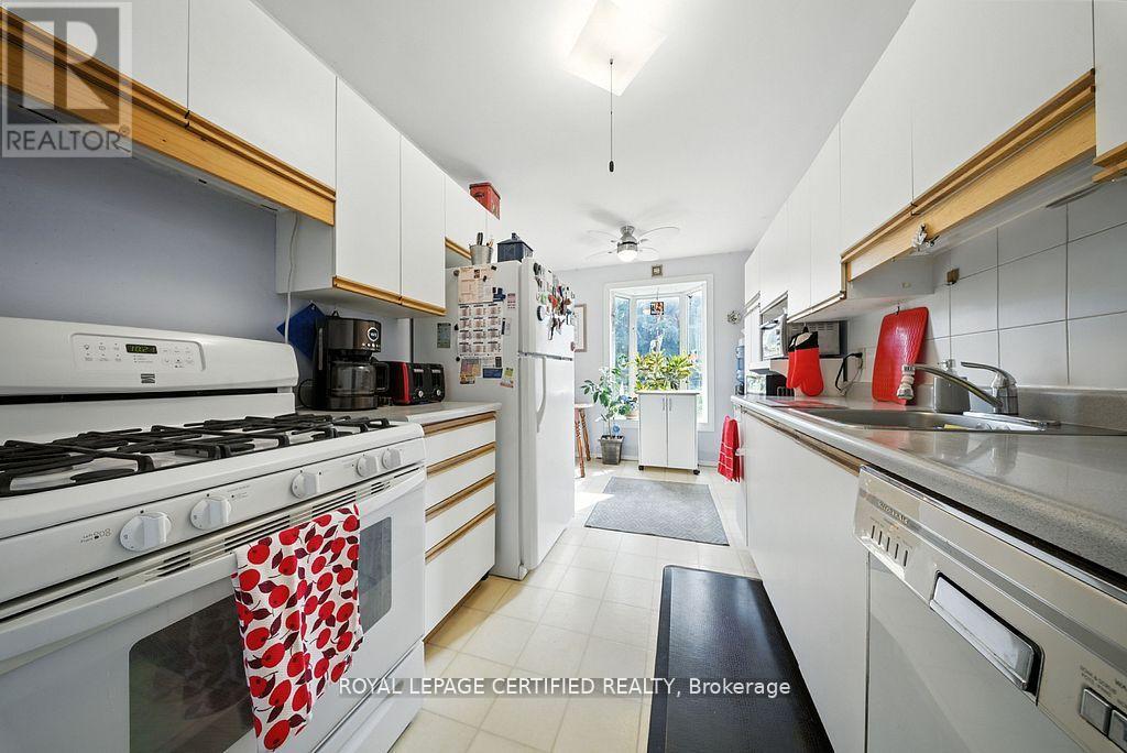 386 Handley Crescent, Newmarket, Ontario  L3Y 4T4 - Photo 8 - N12548344