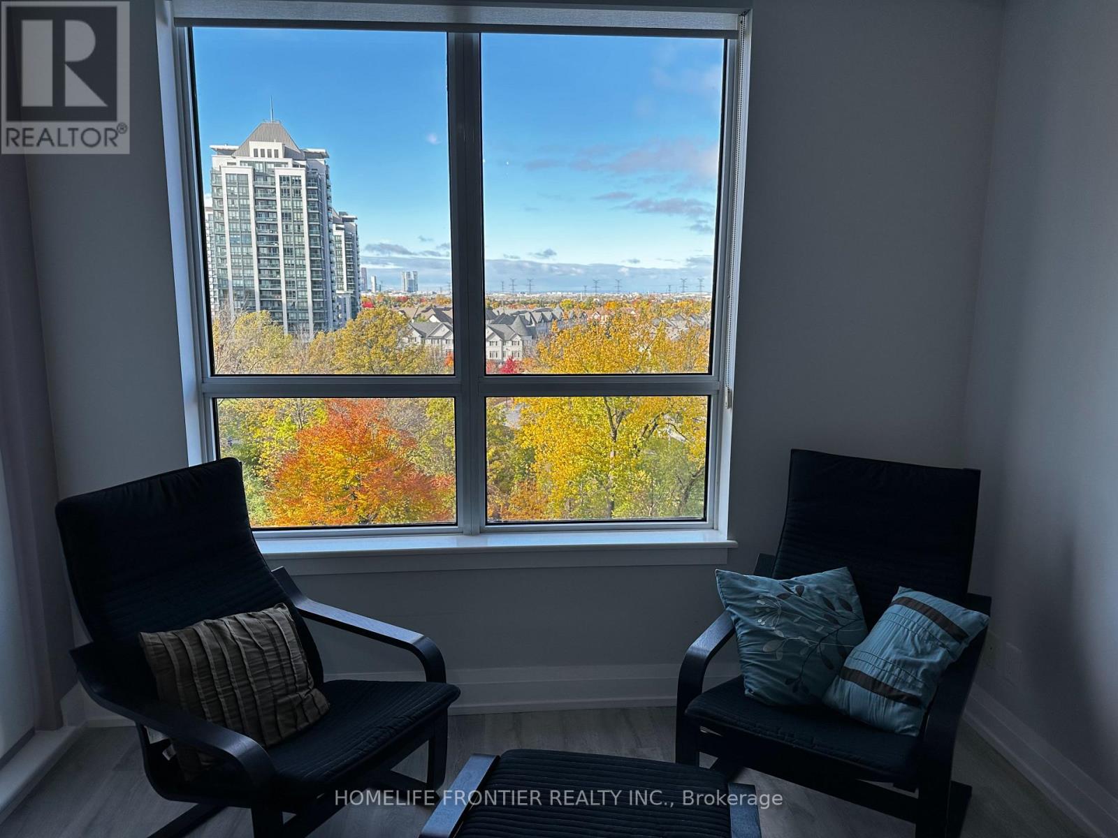 717 - 7900 Bathurst Street, Vaughan, Ontario  L4J 0J9 - Photo 2 - N12548348