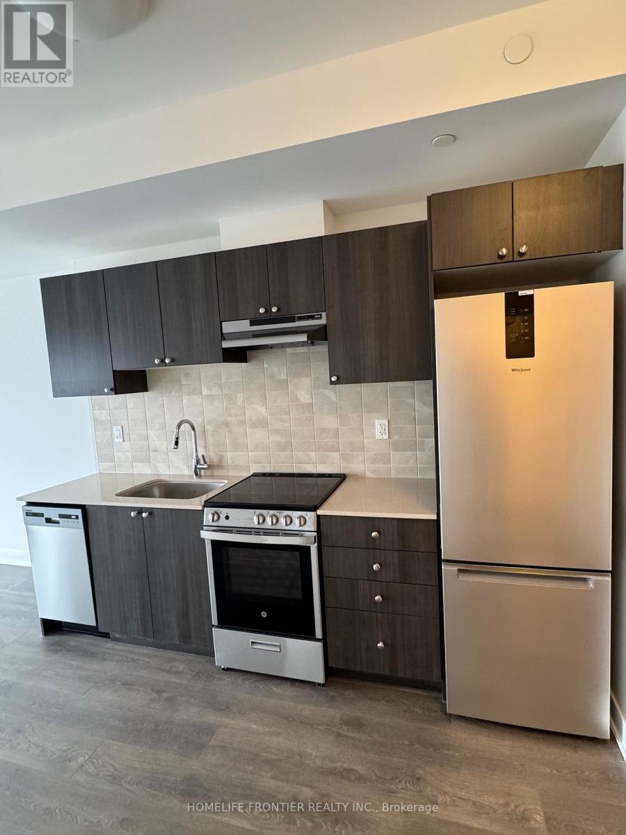 B607 - 715 Davis Drive Nw, Newmarket, Ontario  L3Y 0J2 - Photo 2 - N12548356