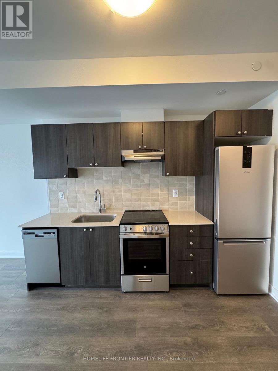 B607 - 715 Davis Drive Nw, Newmarket, Ontario  L3Y 0J2 - Photo 4 - N12548356