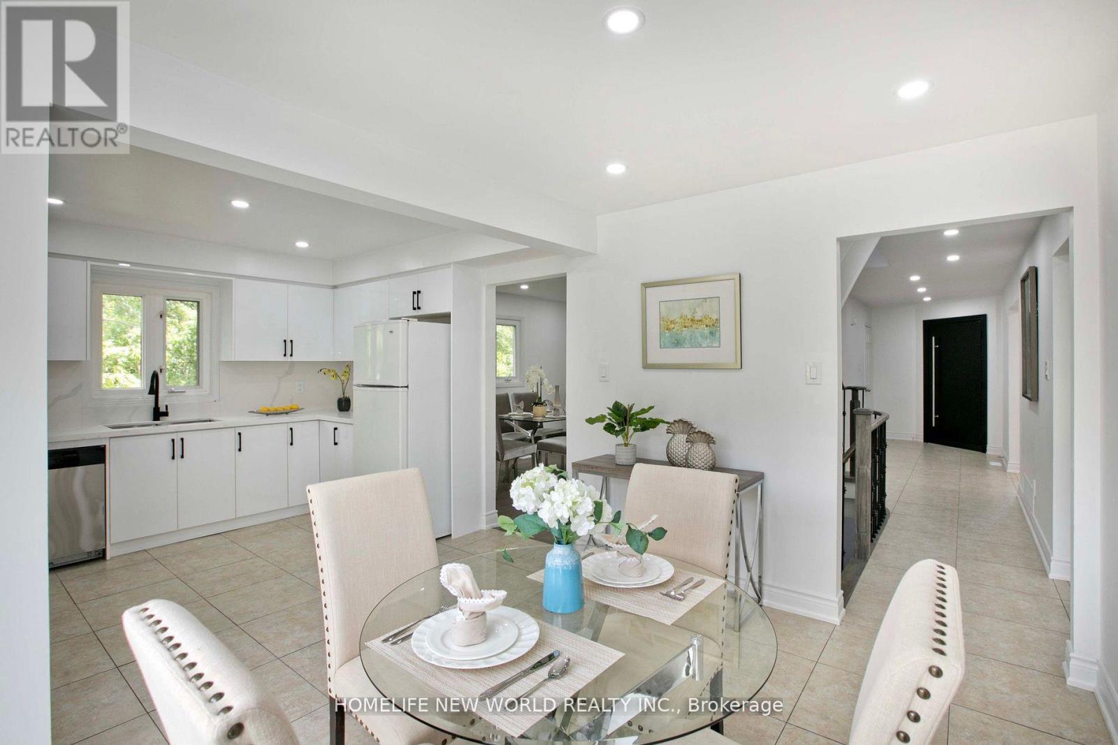 94 Weldrick Road E, Richmond Hill, Ontario  L4C 8T7 - Photo 13 - N12548364