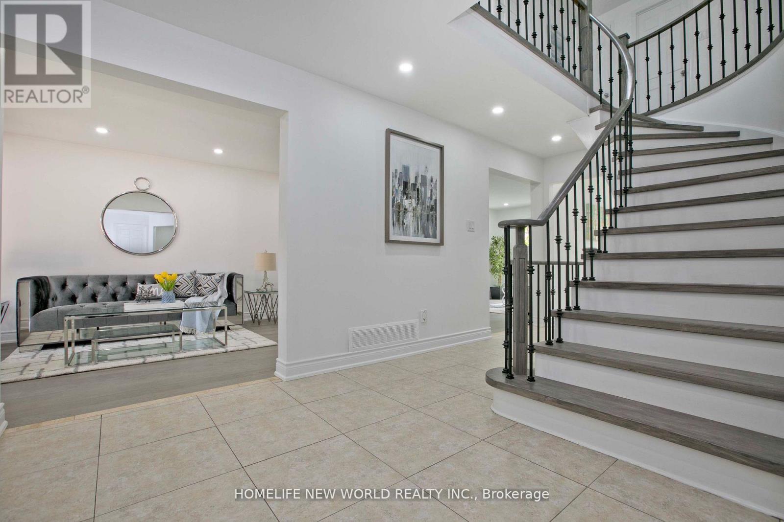 94 Weldrick Road E, Richmond Hill, Ontario  L4C 8T7 - Photo 6 - N12548364