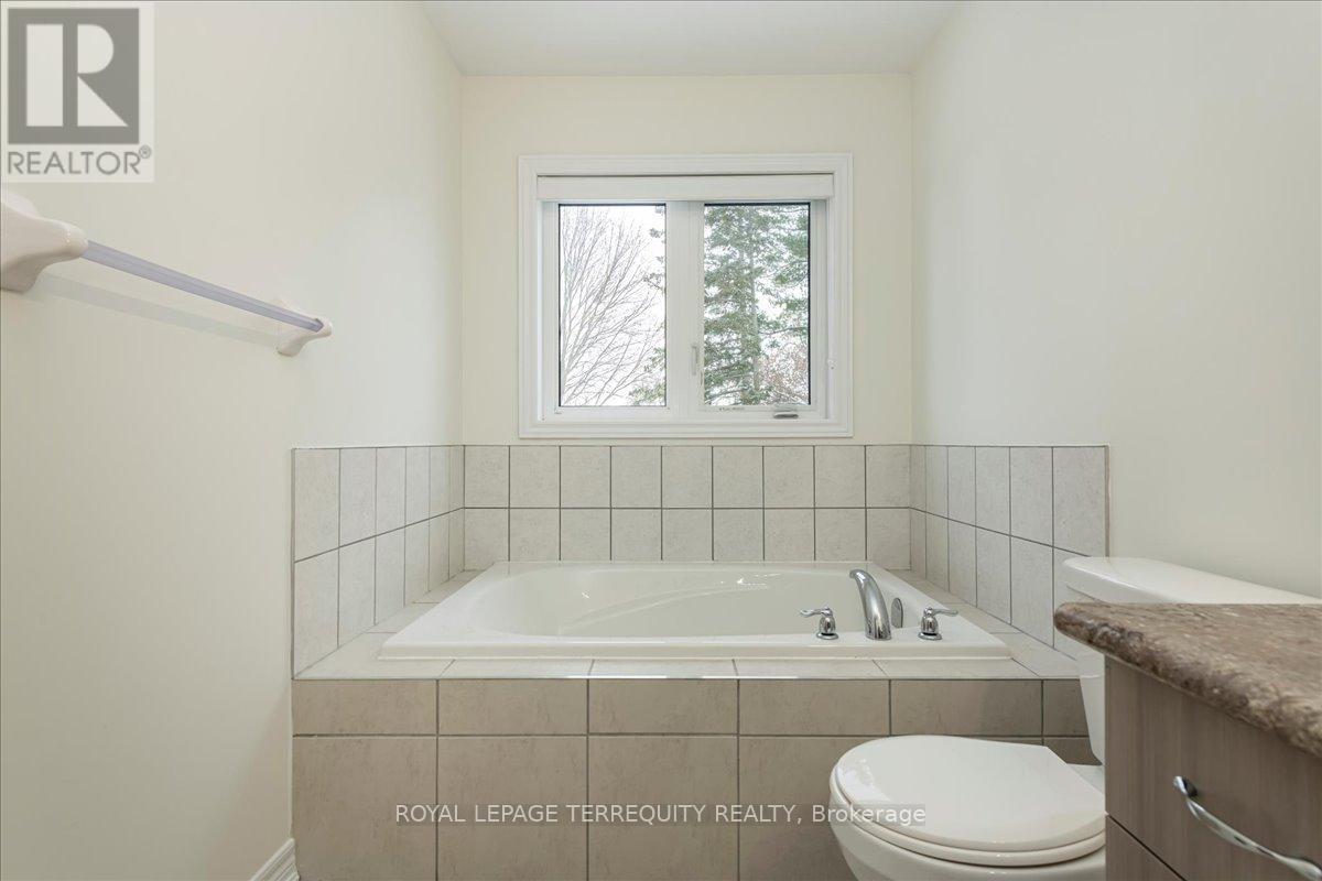 60 Greenwood Drive, Essa, Ontario  L0M 1B5 - Photo 15 - N12548368