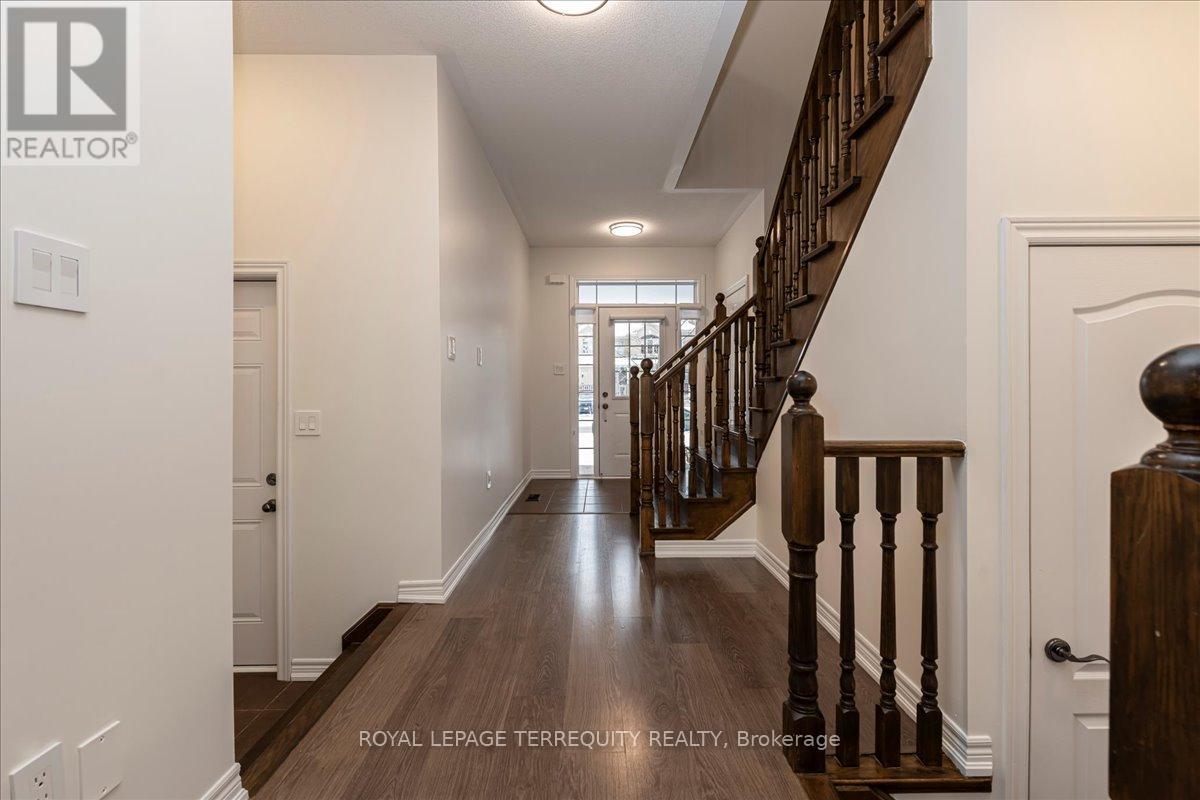 60 Greenwood Drive, Essa, Ontario  L0M 1B5 - Photo 3 - N12548368