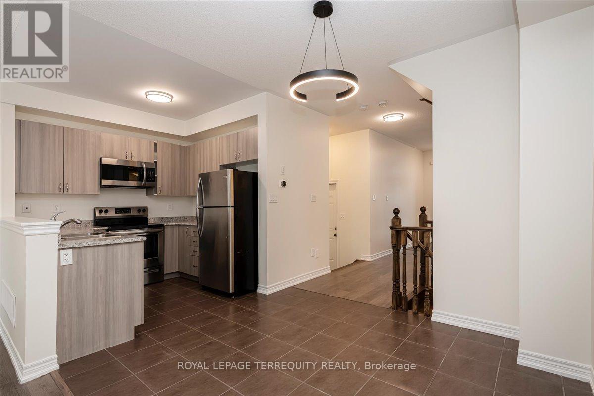 60 Greenwood Drive, Essa, Ontario  L0M 1B5 - Photo 5 - N12548368