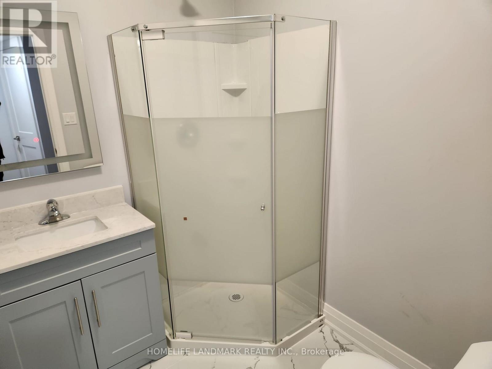 Unit # 2 - 452 D'arcy Street, Newmarket, Ontario  L3Y 1N1 - Photo 5 - N12548384