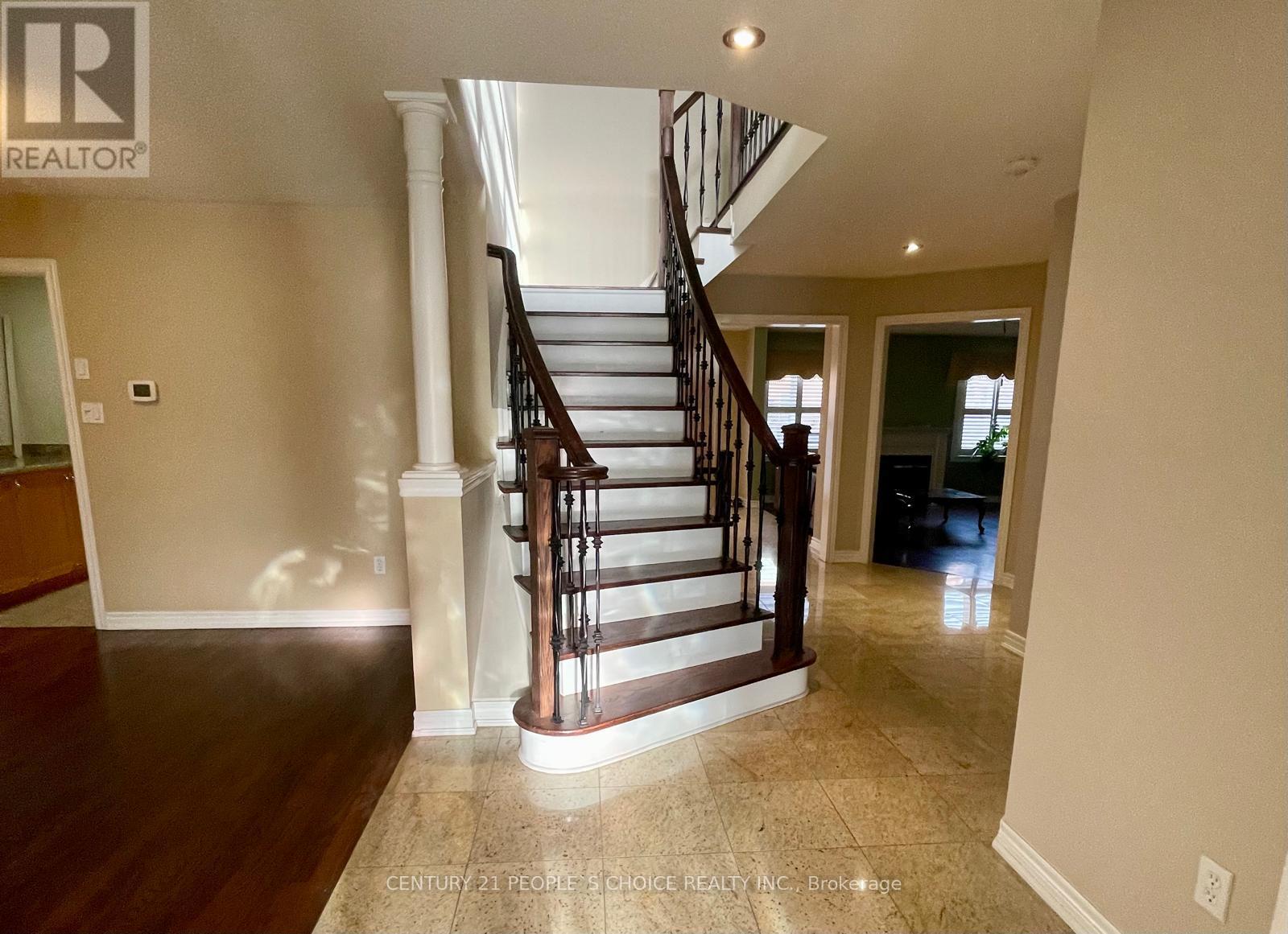 215 Edenbrook Hill Drive, Brampton, Ontario  L7A 2V4 - Photo 10 - W12548312