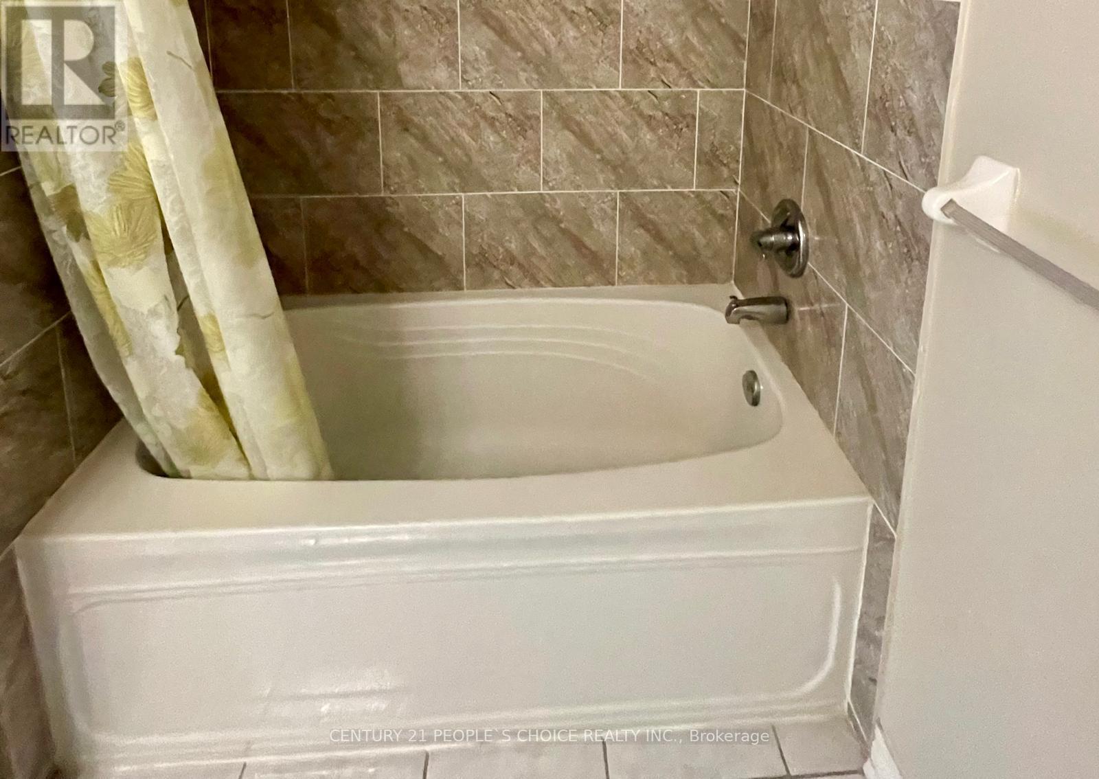 215 Edenbrook Hill Drive, Brampton, Ontario  L7A 2V4 - Photo 17 - W12548312