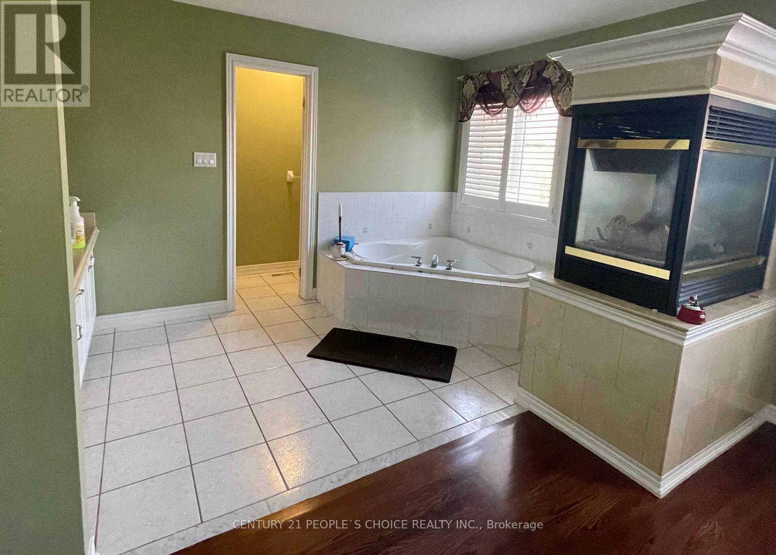 215 Edenbrook Hill Drive, Brampton, Ontario  L7A 2V4 - Photo 19 - W12548312