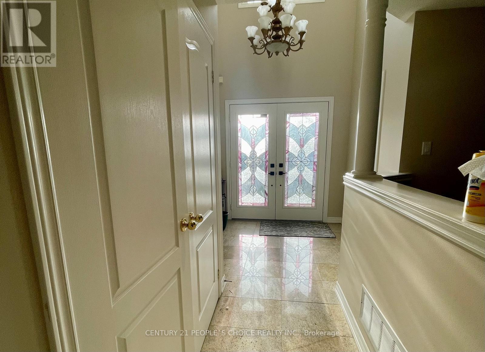 215 Edenbrook Hill Drive, Brampton, Ontario  L7A 2V4 - Photo 2 - W12548312