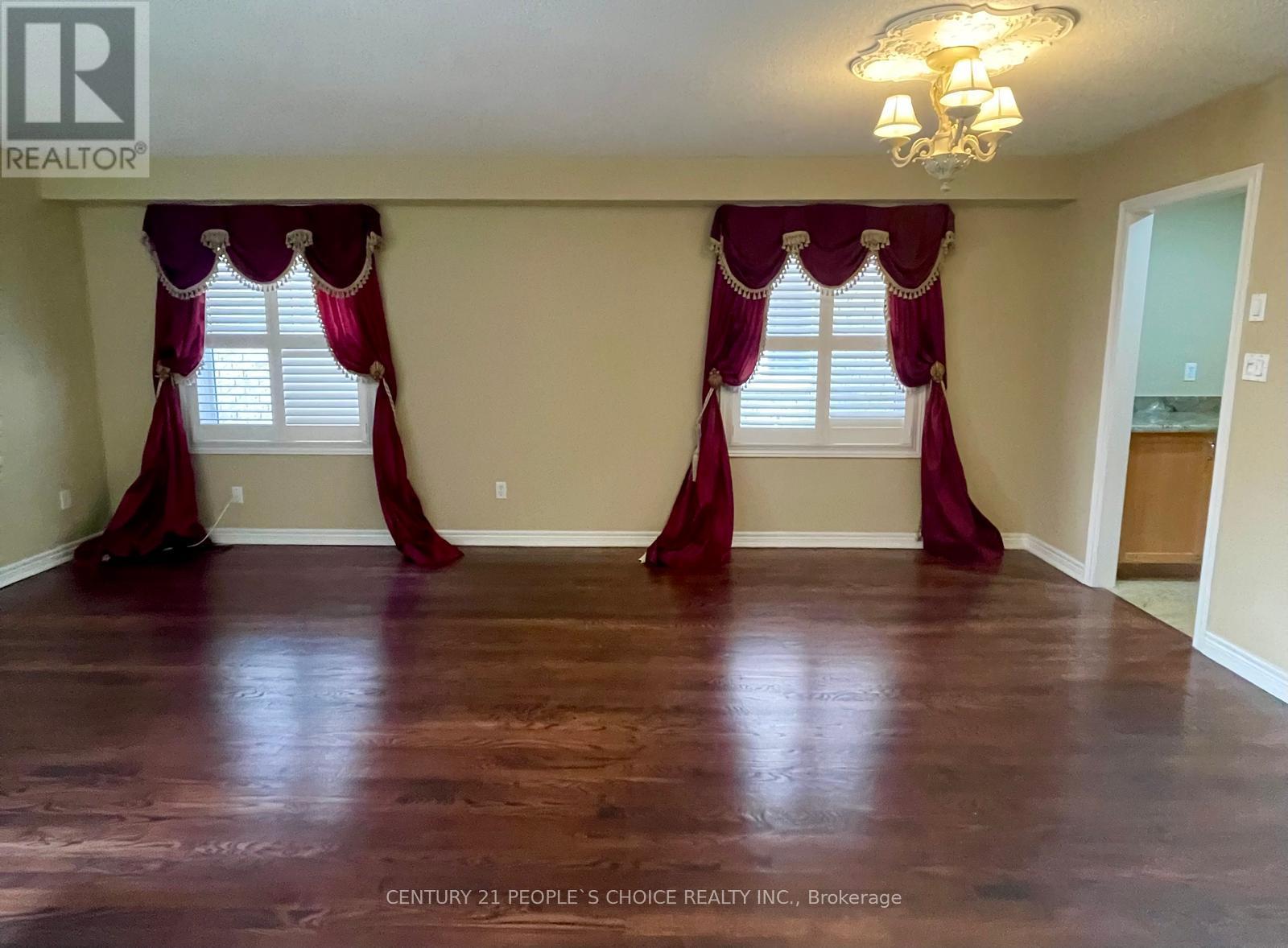 215 Edenbrook Hill Drive, Brampton, Ontario  L7A 2V4 - Photo 3 - W12548312