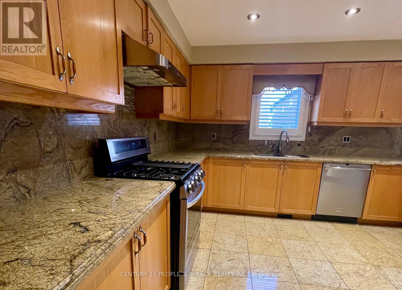 215 Edenbrook Hill Drive, Brampton, Ontario  L7A 2V4 - Photo 6 - W12548312