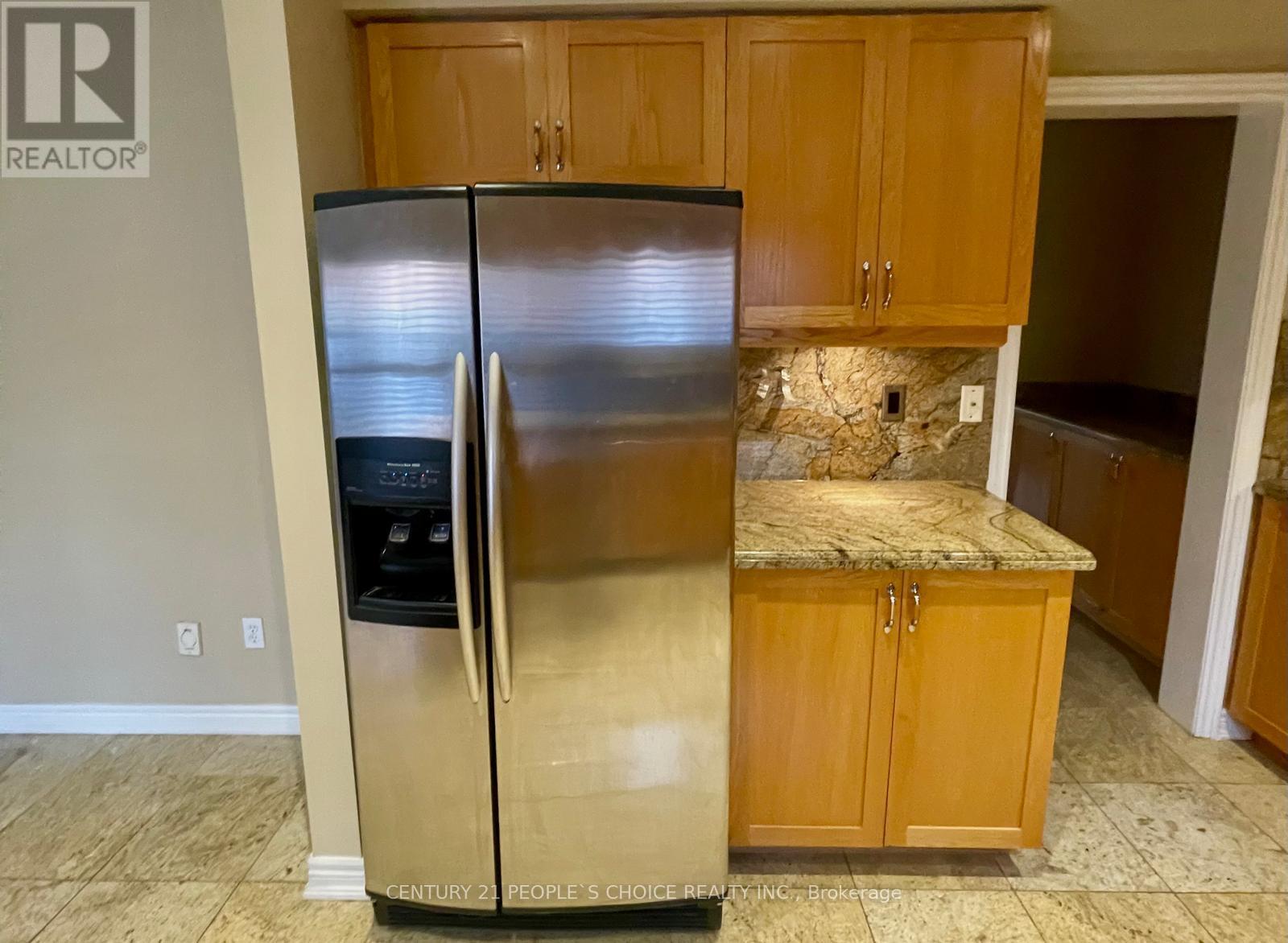 215 Edenbrook Hill Drive, Brampton, Ontario  L7A 2V4 - Photo 7 - W12548312