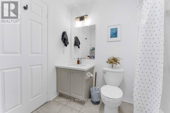 25 Rankin Crescent, Toronto, Ontario  M6P 4H1 - Photo 10 - W12548354