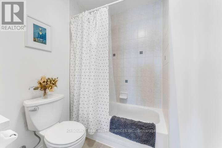 25 Rankin Crescent, Toronto, Ontario  M6P 4H1 - Photo 11 - W12548354