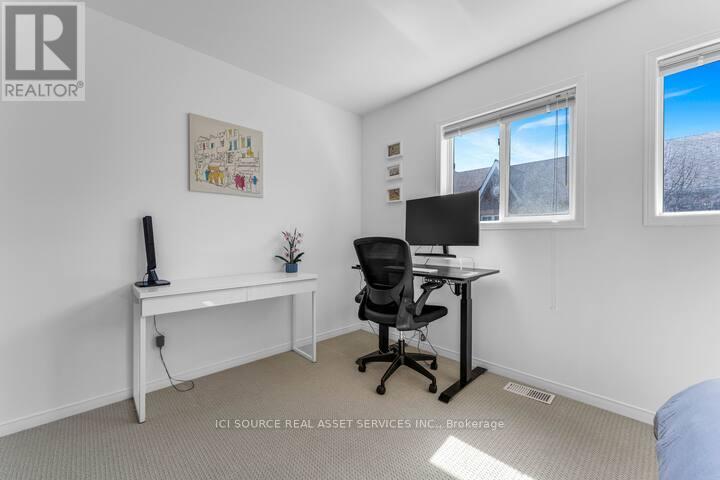 25 Rankin Crescent, Toronto, Ontario  M6P 4H1 - Photo 14 - W12548354