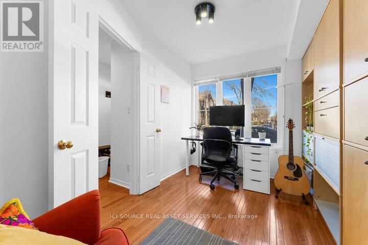 25 Rankin Crescent, Toronto, Ontario  M6P 4H1 - Photo 15 - W12548354