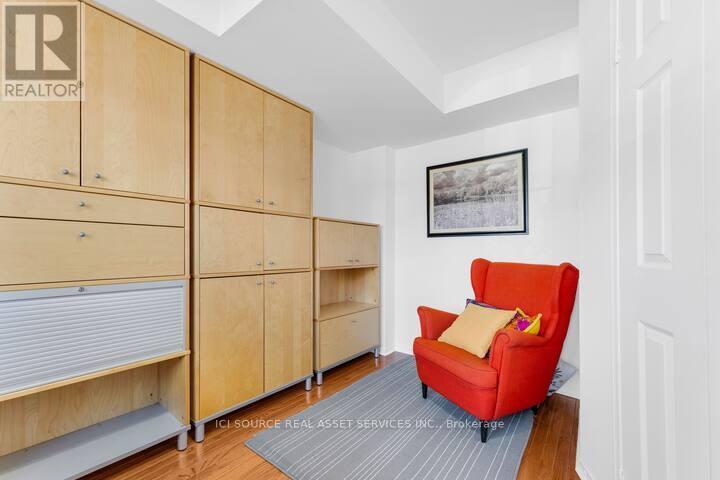 25 Rankin Crescent, Toronto, Ontario  M6P 4H1 - Photo 16 - W12548354