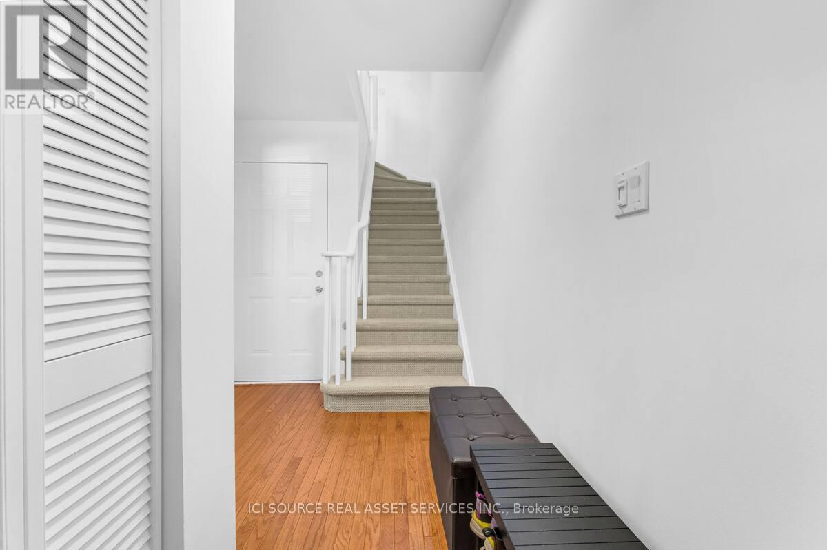 25 Rankin Crescent, Toronto, Ontario  M6P 4H1 - Photo 17 - W12548354