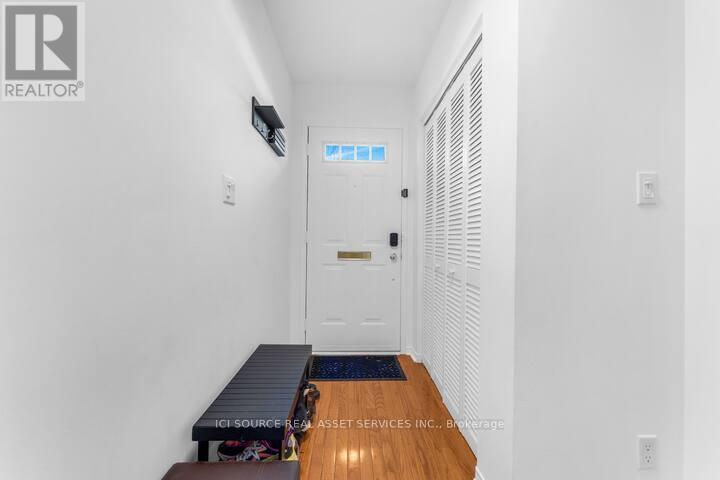 25 Rankin Crescent, Toronto, Ontario  M6P 4H1 - Photo 18 - W12548354