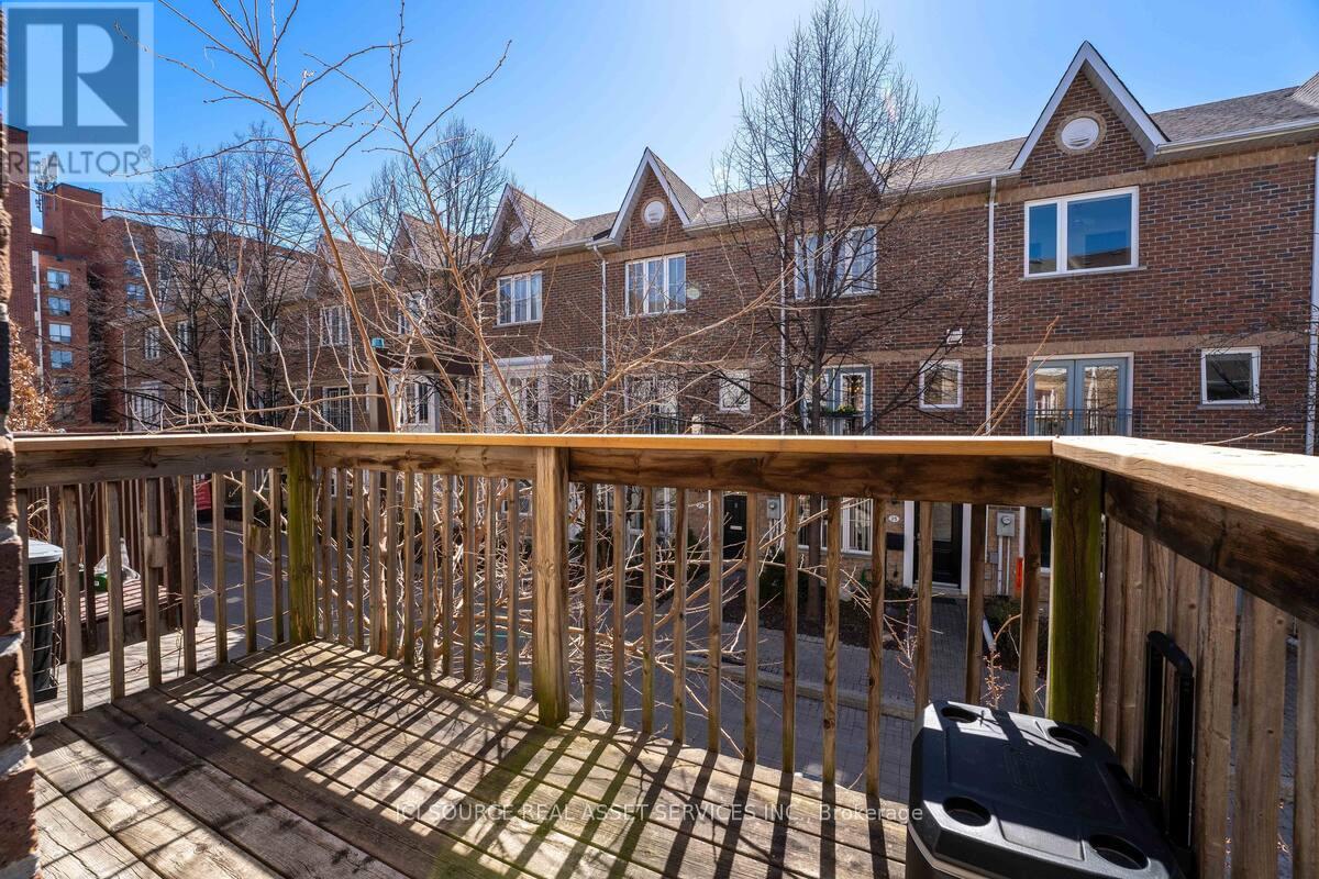 25 Rankin Crescent, Toronto, Ontario  M6P 4H1 - Photo 19 - W12548354