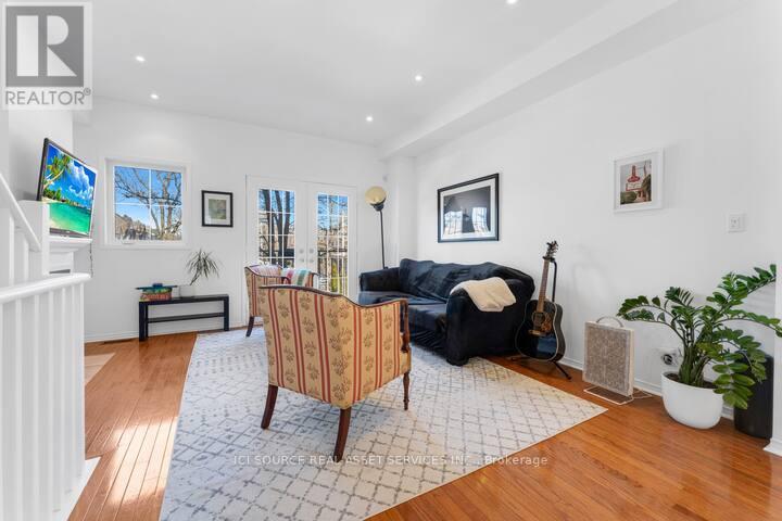 25 Rankin Crescent, Toronto, Ontario  M6P 4H1 - Photo 5 - W12548354