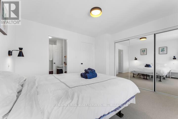 25 Rankin Crescent, Toronto, Ontario  M6P 4H1 - Photo 8 - W12548354