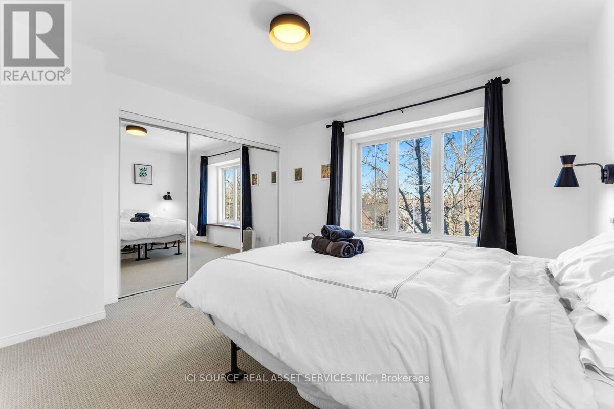 25 Rankin Crescent, Toronto, Ontario  M6P 4H1 - Photo 9 - W12548354