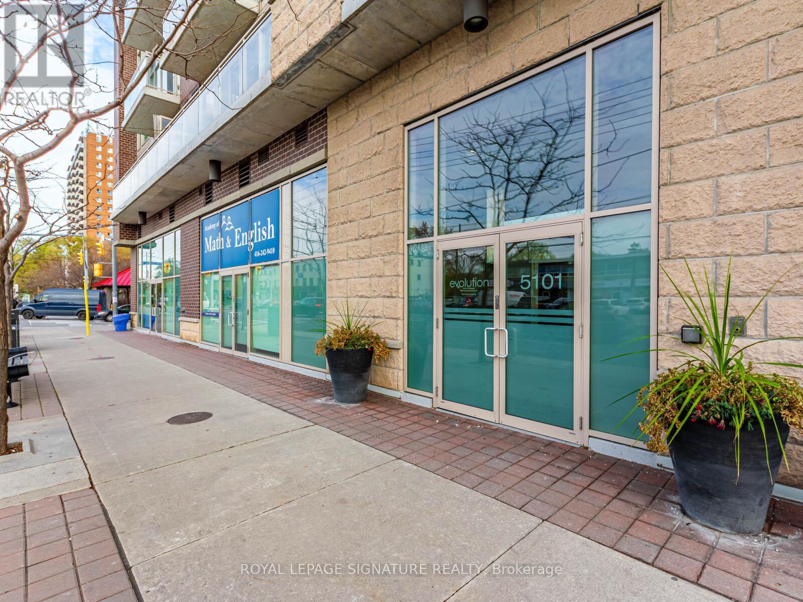 808 - 5101 Dundas Street W, Toronto, Ontario  M9A 5G8 - Photo 2 - W12548360