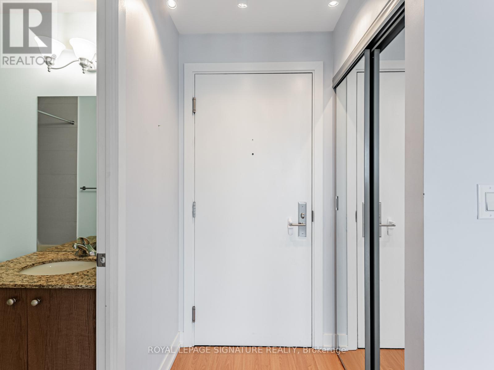 808 - 5101 Dundas Street W, Toronto, Ontario  M9A 5G8 - Photo 3 - W12548360