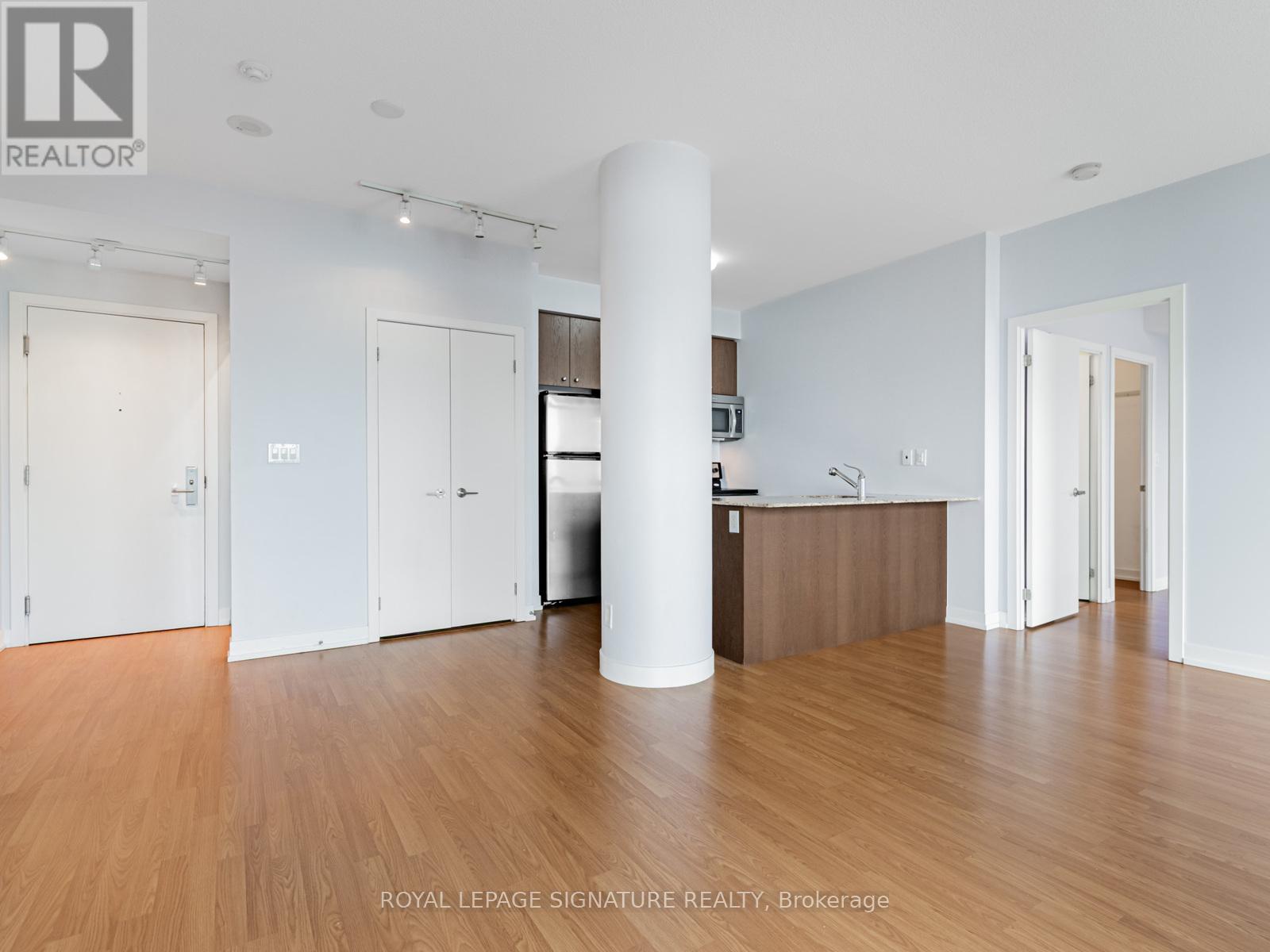 808 - 5101 Dundas Street W, Toronto, Ontario  M9A 5G8 - Photo 4 - W12548360