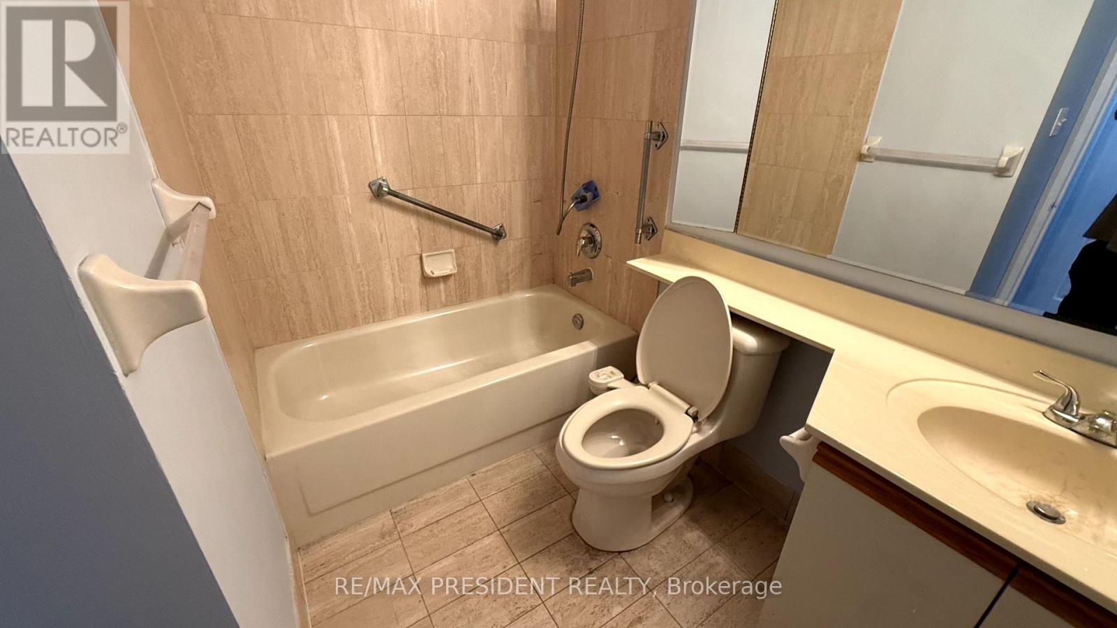 206 - 30 Malta Avenue, Brampton, Ontario  L6V 4A4 - Photo 7 - W12547944