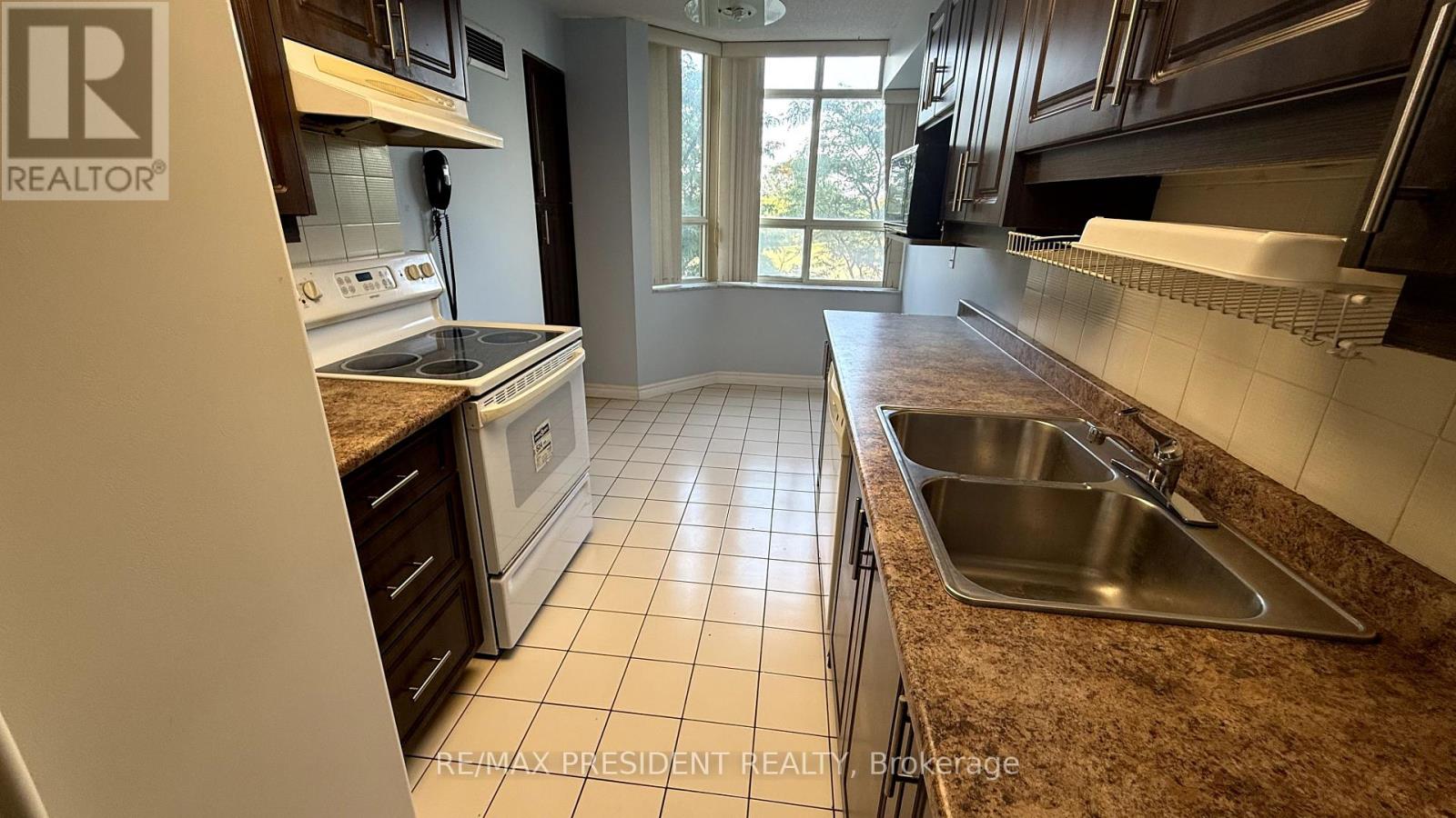 206 - 30 Malta Avenue, Brampton, Ontario  L6V 4A4 - Photo 2 - W12547944