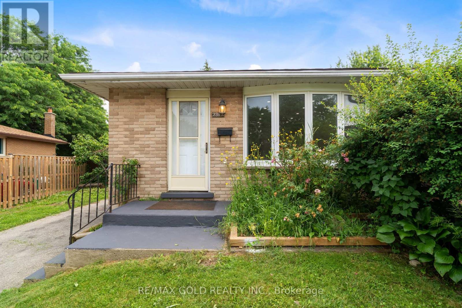 231 Cedarbrae Avenue, Waterloo, Ontario  N2L 4S6 - Photo 2 - X12548316