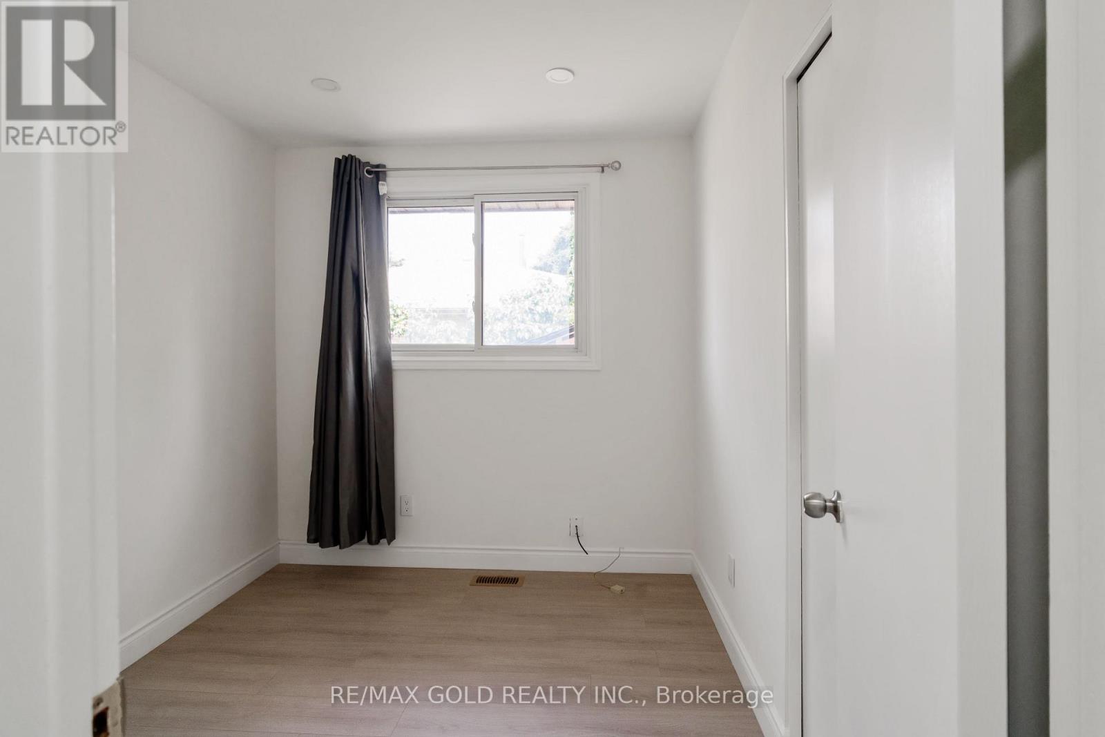 231 Cedarbrae Avenue, Waterloo, Ontario  N2L 4S6 - Photo 5 - X12548316