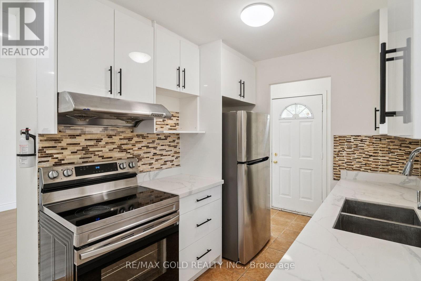 231 Cedarbrae Avenue, Waterloo, Ontario  N2L 4S6 - Photo 7 - X12548316