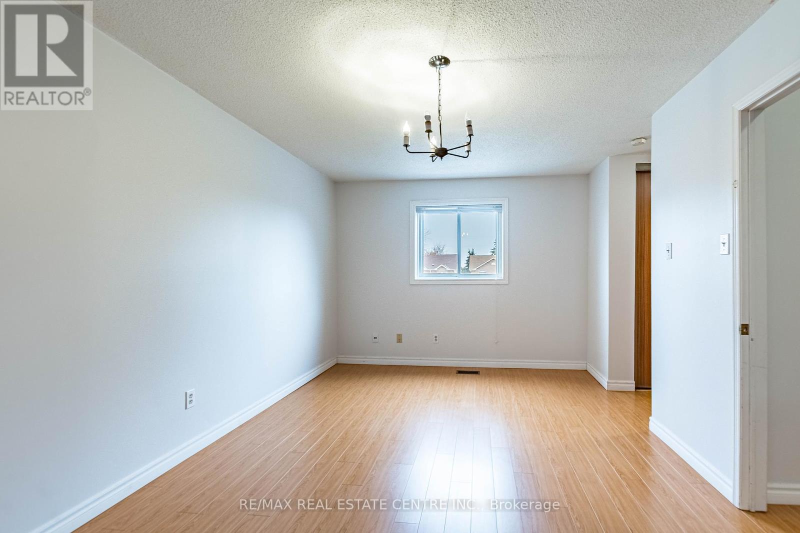665 Dinsmore Court, Mississauga, Ontario  L5R 3G4 - Photo 15 - W12546464