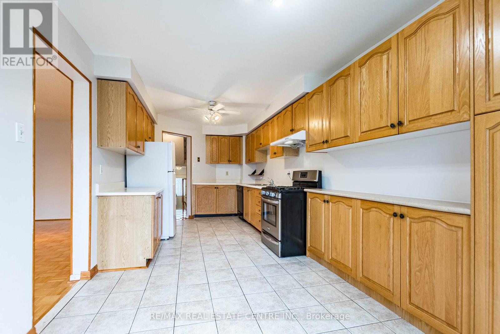 665 Dinsmore Court, Mississauga, Ontario  L5R 3G4 - Photo 11 - W12546464