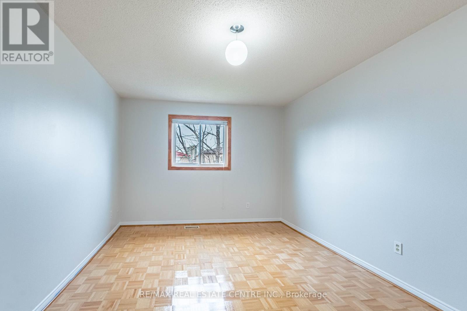 665 Dinsmore Court, Mississauga, Ontario  L5R 3G4 - Photo 21 - W12546464